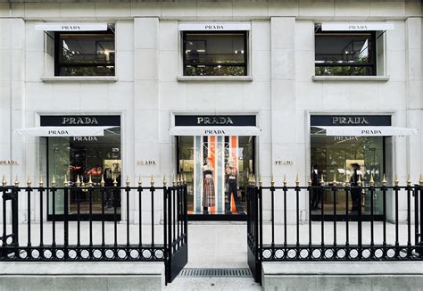 avenue montaigne prada|Prada, Dior, L'Oreal, Chanel and more .